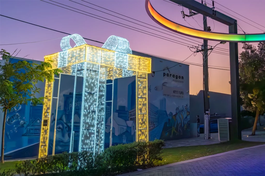 Large Interactive Walk-Through Present, Christmas Present Decoration, Outdoor Christmas Displays